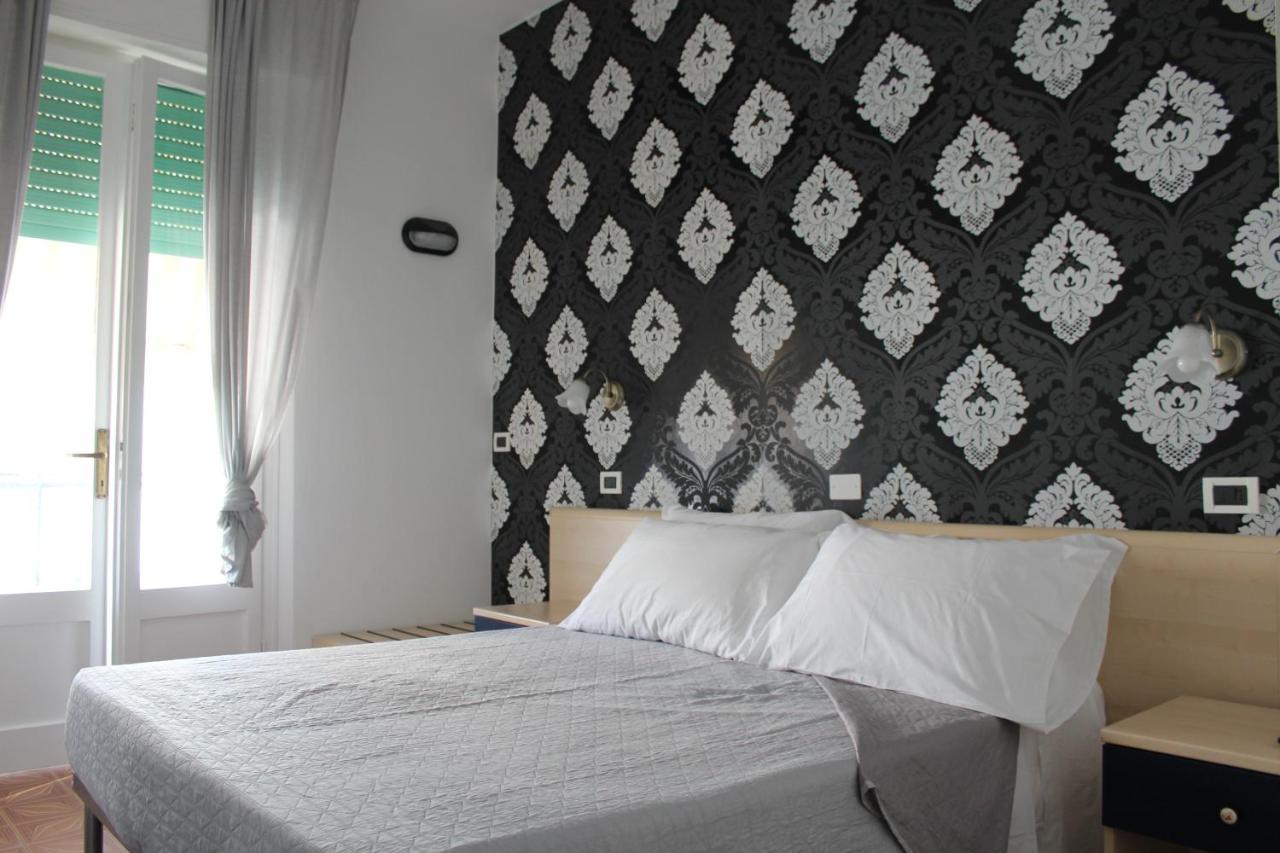 Hotel Mora Rimini Exterior photo