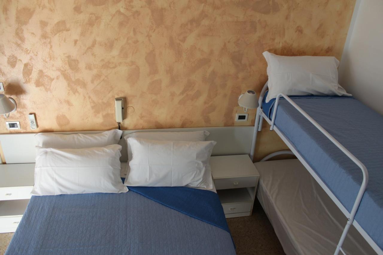 Hotel Mora Rimini Exterior photo