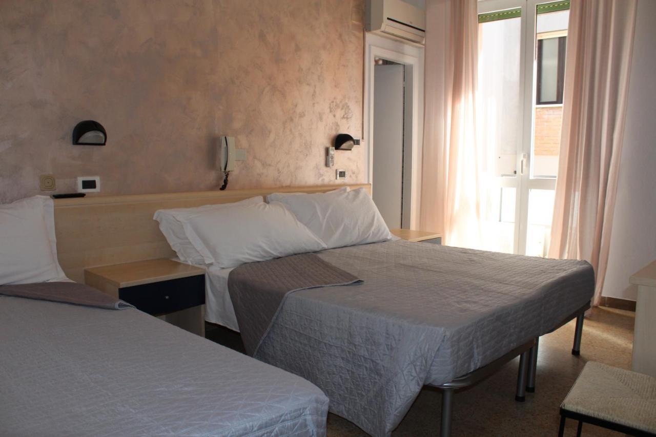 Hotel Mora Rimini Exterior photo