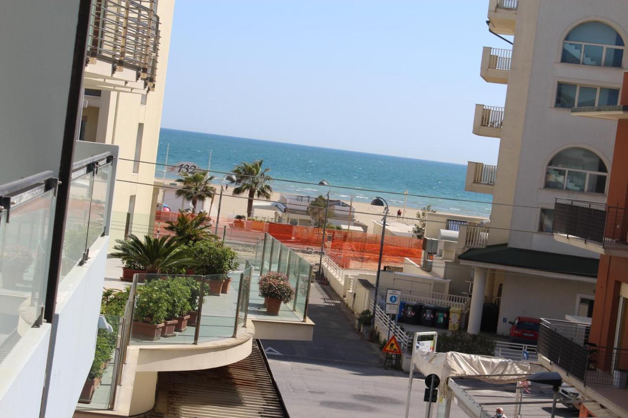 Hotel Mora Rimini Exterior photo